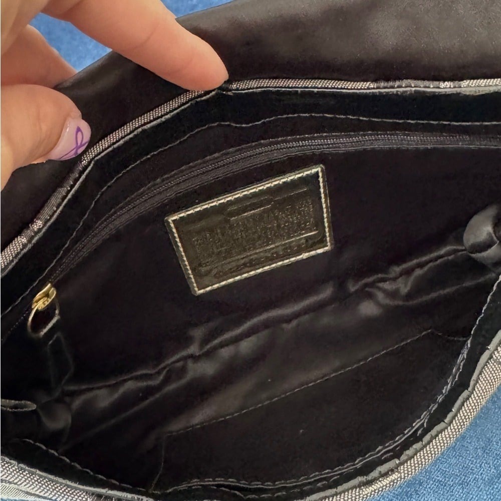 Coach
Coach Black/Grey Signature Canvas and
Patent‎ Leather Shoulder Bag - Picture 4 of 12